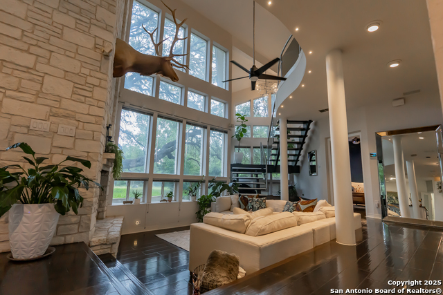 Listing photo id 2 for 10926 Hollow Rdg