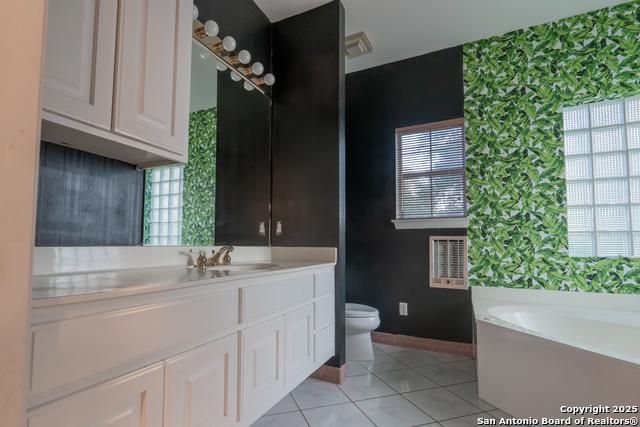 Listing photo id 42 for 10926 Hollow Rdg