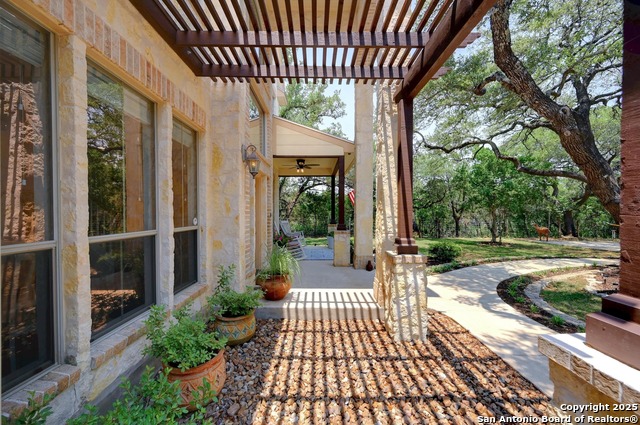 Listing photo id 3 for 15315 Flying Cir