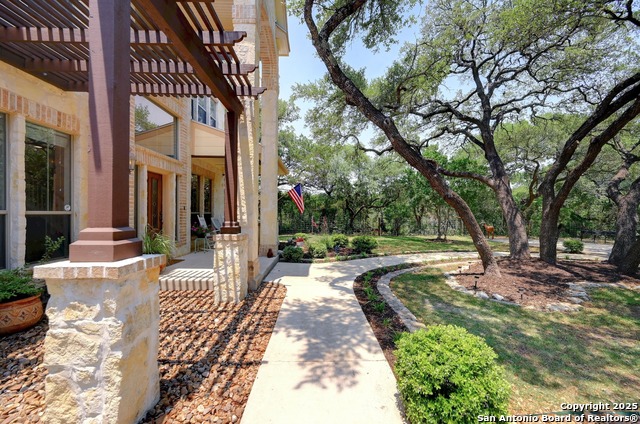 Listing photo id 5 for 15315 Flying Cir