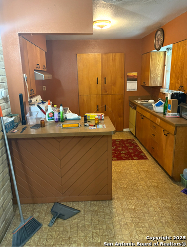Listing photo id 0 for 254 Sprucewood Lane