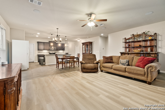 Listing photo id 9 for 11106 Pomona Park