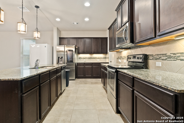 Listing photo id 4 for 11106 Pomona Park