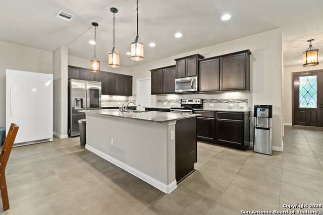 Listing photo id 5 for 11106 Pomona Park