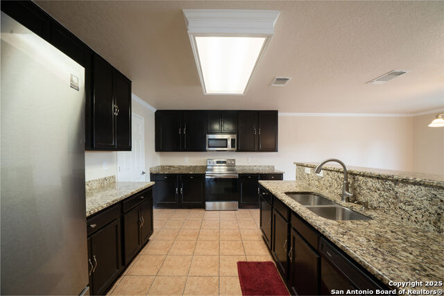 Image 17 of 27 For 7738 Cortland Oak