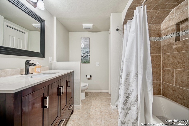 Listing photo id 20 for 3811 Songbird Ln E