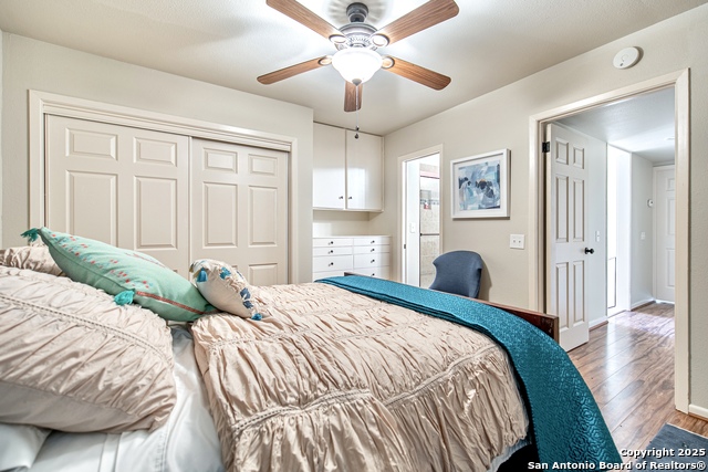 Listing photo id 22 for 3811 Songbird Ln E