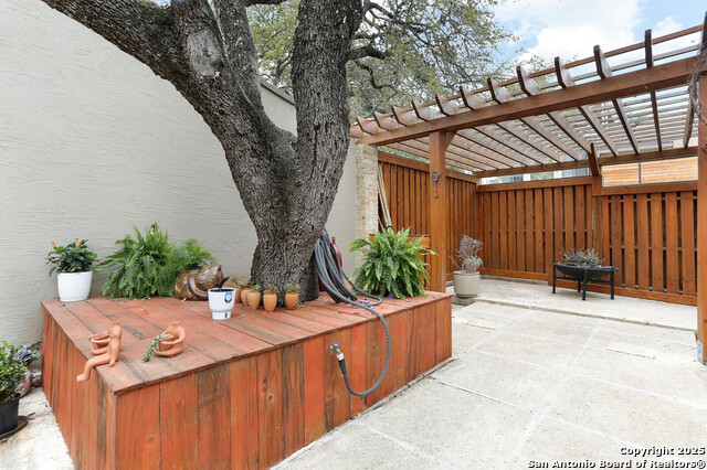 Listing photo id 28 for 3811 Songbird Ln E