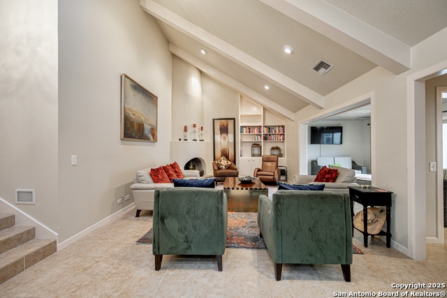 Listing photo id 2 for 3811 Songbird Ln E