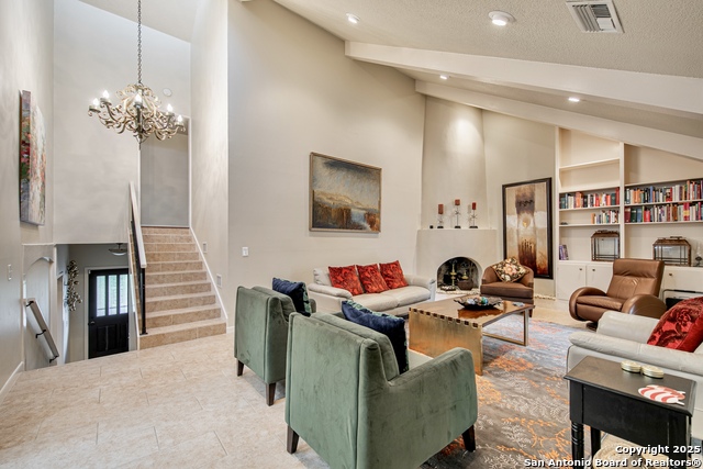 Listing photo id 3 for 3811 Songbird Ln E