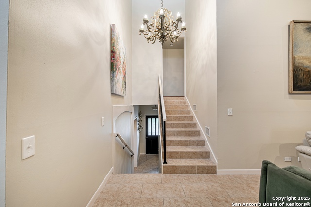 Listing photo id 4 for 3811 Songbird Ln E