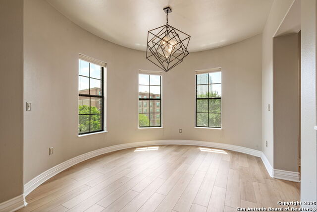 Listing photo id 8 for 215 Center Apt 3