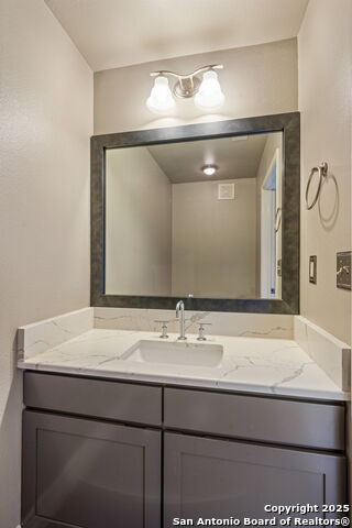 Listing photo id 10 for 215 Center Apt 3