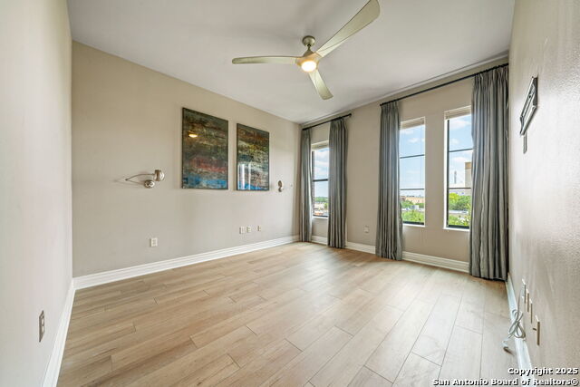 Listing photo id 11 for 215 Center Apt 3