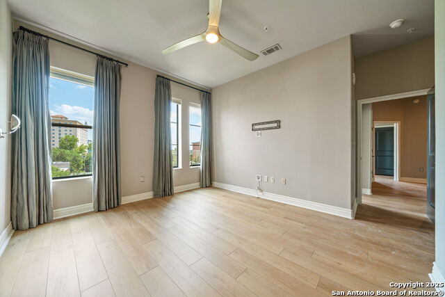 Listing photo id 13 for 215 Center Apt 3
