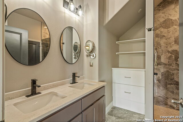 Listing photo id 15 for 215 Center Apt 3