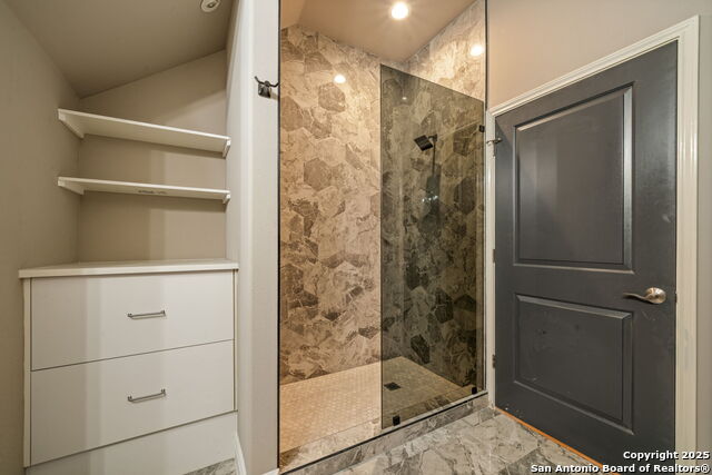 Listing photo id 16 for 215 Center Apt 3