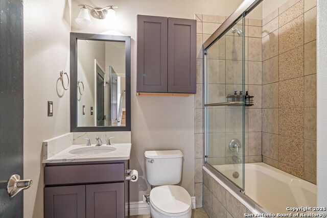 Listing photo id 19 for 215 Center Apt 3