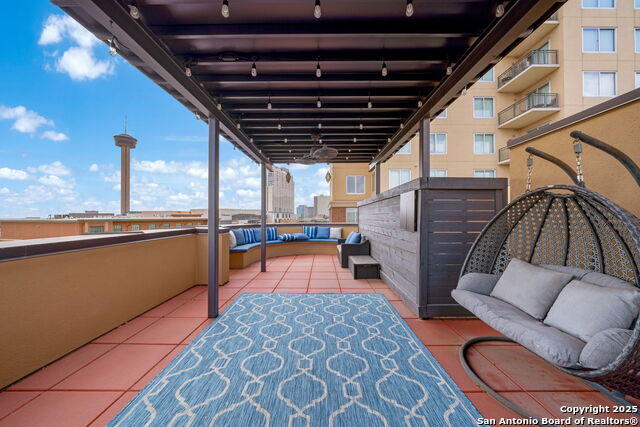 Listing photo id 21 for 215 Center Apt 3