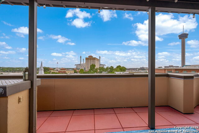 Listing photo id 23 for 215 Center Apt 3