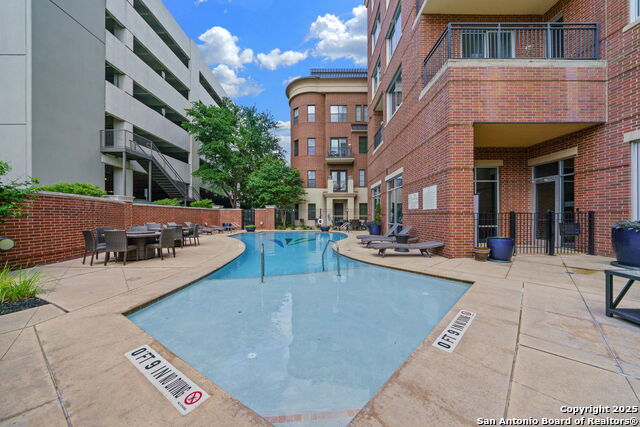 Listing photo id 26 for 215 Center Apt 3