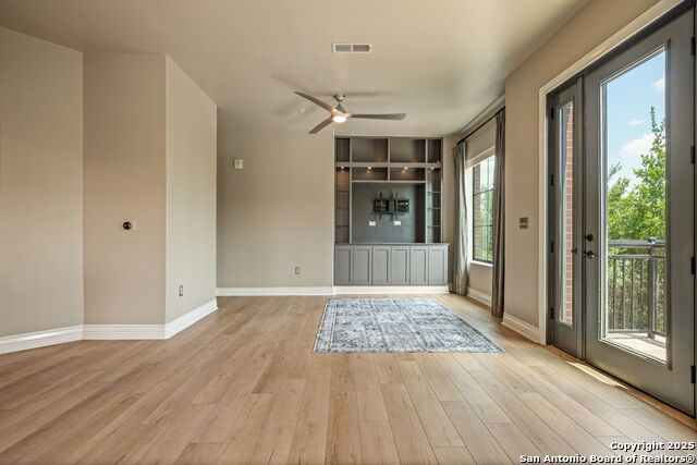 Listing photo id 1 for 215 Center Apt 3