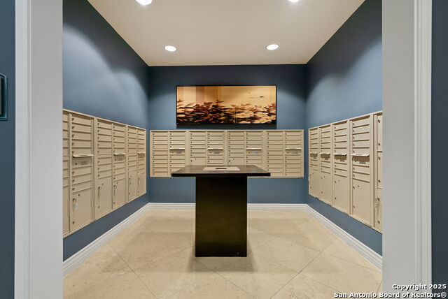 Listing photo id 33 for 215 Center Apt 3