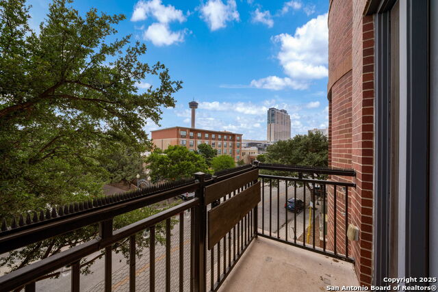 Listing photo id 2 for 215 Center Apt 3