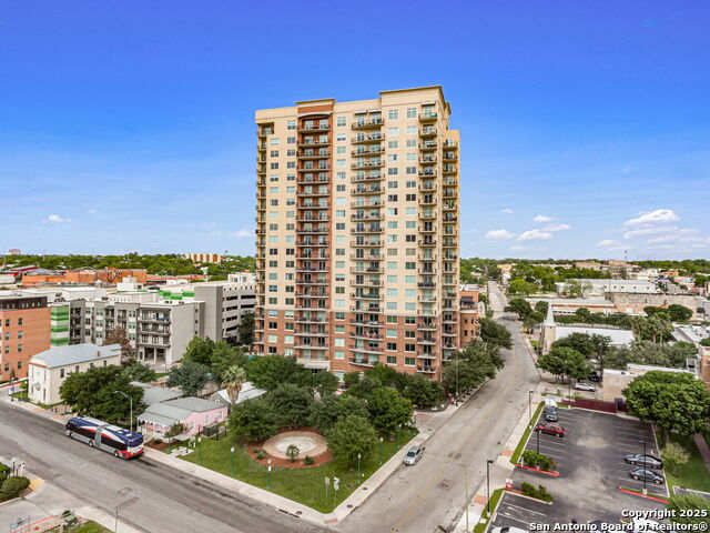 Listing photo id 38 for 215 Center Apt 3