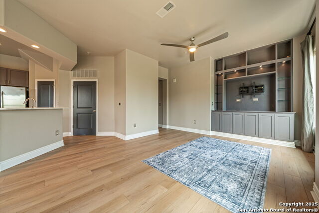 Listing photo id 3 for 215 Center Apt 3