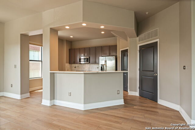 Listing photo id 4 for 215 Center Apt 3