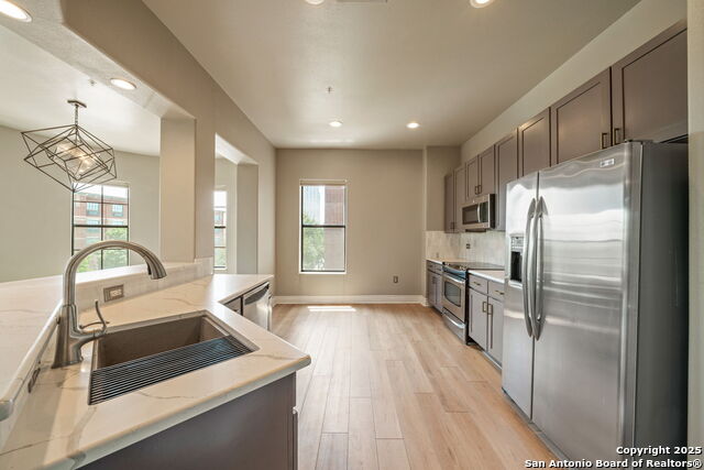Listing photo id 6 for 215 Center Apt 3