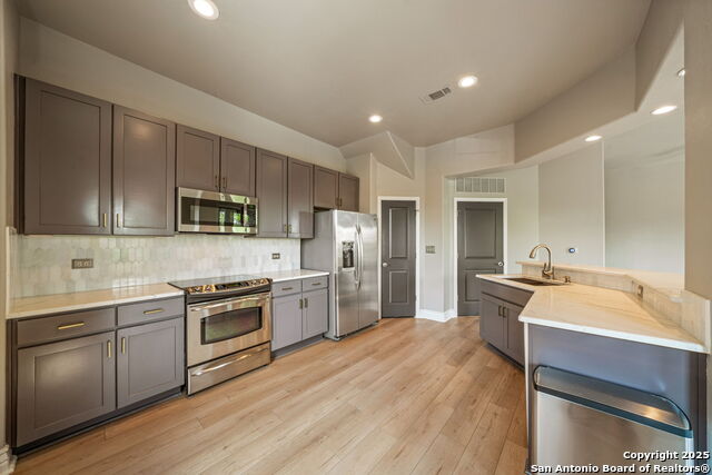 Listing photo id 7 for 215 Center Apt 3