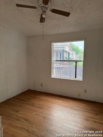 Listing photo id 3 for 6010 Blind Mdw