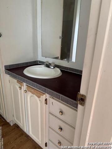 Listing photo id 6 for 6010 Blind Mdw