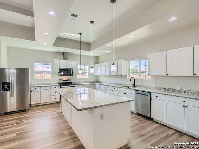 Listing photo id 8 for 8501 Utopia Blvd