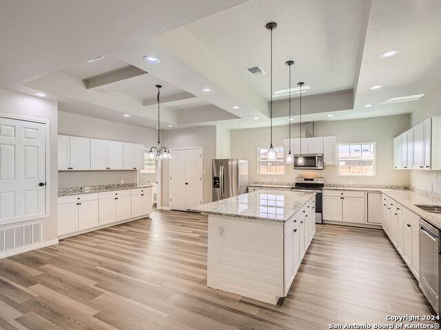 Listing photo id 9 for 8501 Utopia Blvd