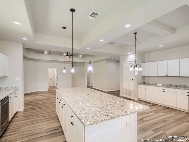 Listing photo id 10 for 8501 Utopia Blvd