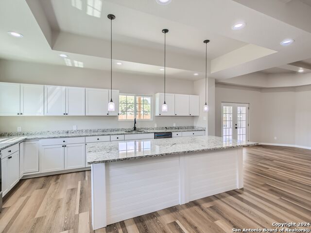 Listing photo id 11 for 8501 Utopia Blvd