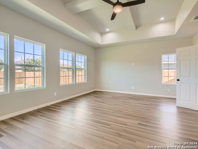 Listing photo id 12 for 8501 Utopia Blvd