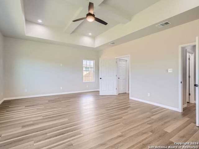 Listing photo id 13 for 8501 Utopia Blvd