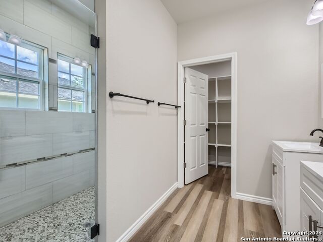 Listing photo id 16 for 8501 Utopia Blvd