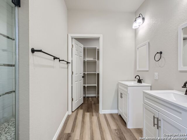 Listing photo id 17 for 8501 Utopia Blvd