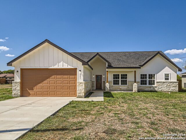 Listing photo id 0 for 8501 Utopia Blvd