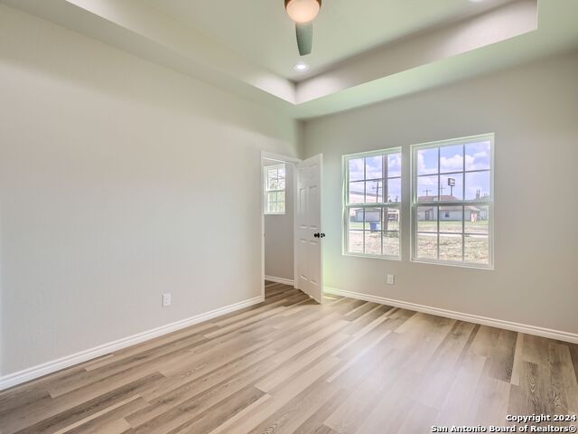 Listing photo id 19 for 8501 Utopia Blvd
