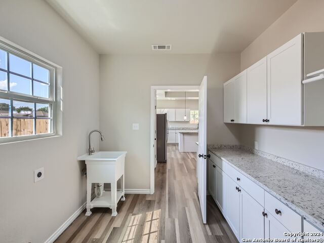 Listing photo id 22 for 8501 Utopia Blvd