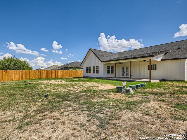 Listing photo id 24 for 8501 Utopia Blvd