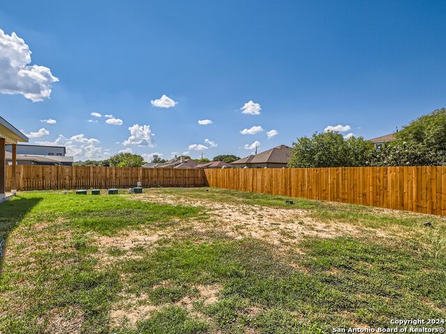 Listing photo id 26 for 8501 Utopia Blvd