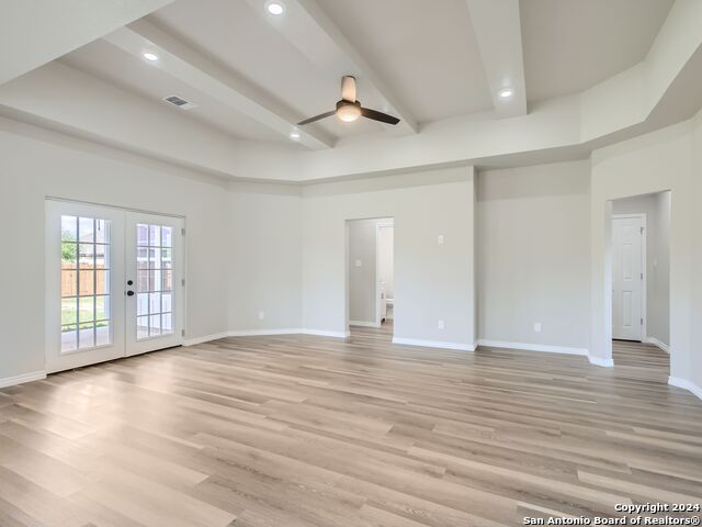 Listing photo id 3 for 8501 Utopia Blvd