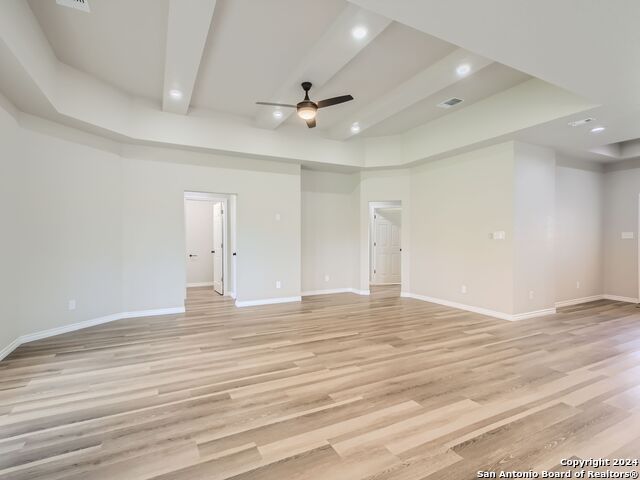 Listing photo id 4 for 8501 Utopia Blvd